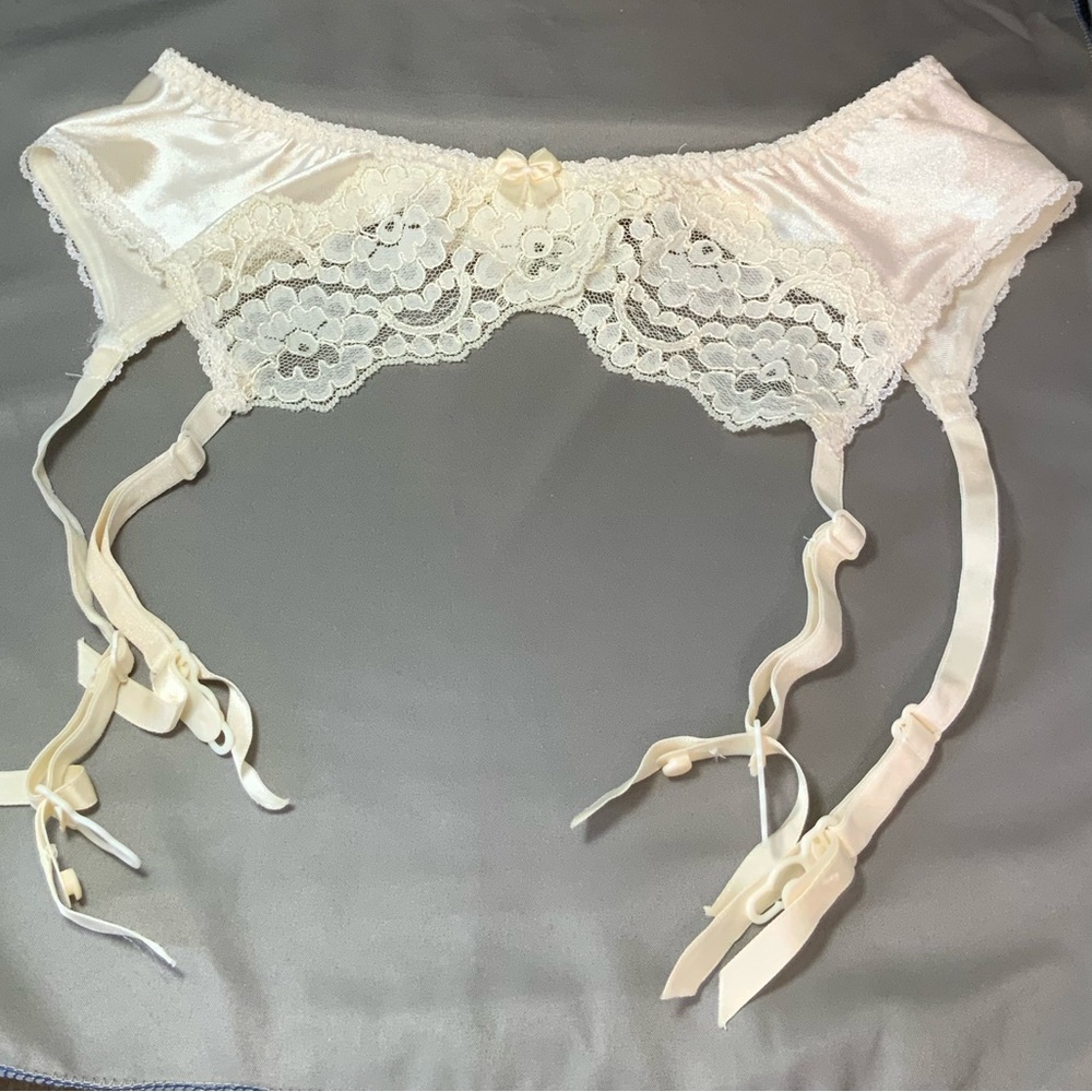 Vintage 90s Victoria’s Secret Lace & Satin Garter Belt, Size M